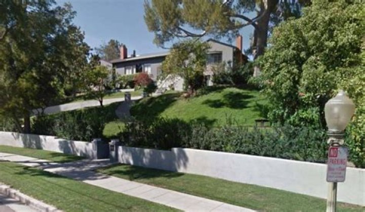 Where does rachel mcadams live
